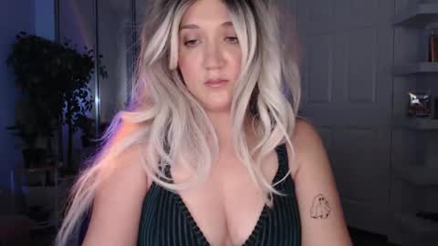 Snapshot of goddessemmy chatting on March 1, 2026, 6:04 am Goddess Emmy online show from March 1, 2026, 6:04 am