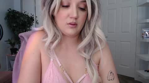 Snapshot of goddessemmy chatting on March 4, 2026, 9:10 pm Goddess Emmy online show from March 4, 2026, 9:10 pm