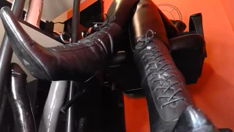 Snapshot of goddessmidnight chatting on November 20, 2025, 7:02 pm GODDESS MIDNIGHT online show from November 20, 2025, 7:02 pm