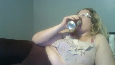 Snapshot of goddessmilfcrysyal chatting on March 12, 2025, 1:14 am Crystal online show from March 12, 2025, 1:14 am