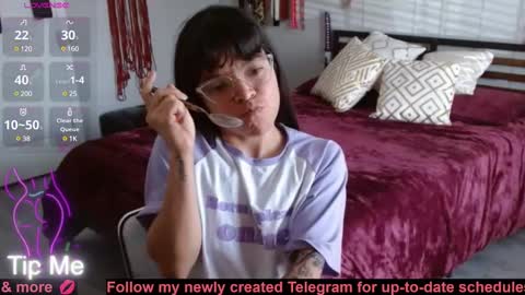 Snapshot of goddessultraviolet chatting on March 1, 2025, 5:16 pm goddessultraviolet online show from March 1, 2025, 5:16 pm