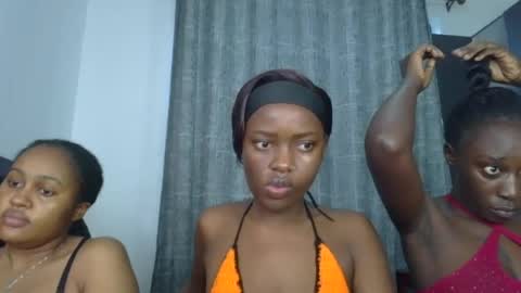 Snapshot of godess_lunah chatting on June 24, 2026, 5:17 am godess_lunah online show from June 24, 2026, 5:17 am