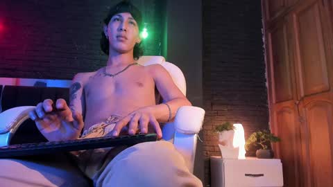 Snapshot of godly_huan chatting on December 6, 2024, 5:44 pm HUAN online show from December 6, 2024, 5:44 pm