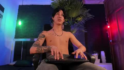 Snapshot of godly_huan chatting on March 3, 2025, 2:15 am HUAN online show from March 3, 2025, 2:15 am