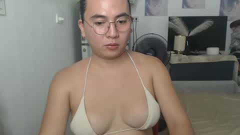 Snapshot of goldbella_ chatting on May 7, 2026, 1:05 pm bella online show from May 7, 2026, 1:05 pm