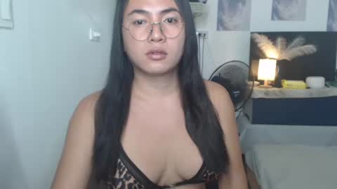 Snapshot of goldbella_ chatting on June 7, 2026, 12:26 am bella online show from June 7, 2026, 12:26 am