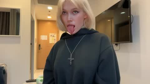 Aline meow   online show from April 5, 2026, 11:29 am