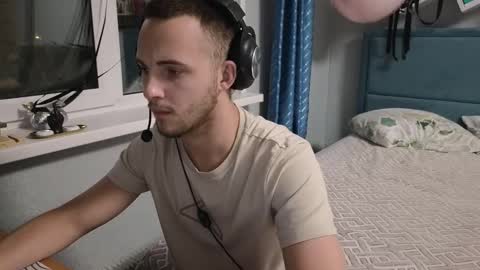 Golden boyyy21 online show from September 8, 2025, 4:28 pm