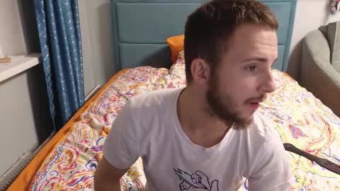 Golden boyyy21 online show from October 26, 2025, 8:59 pm