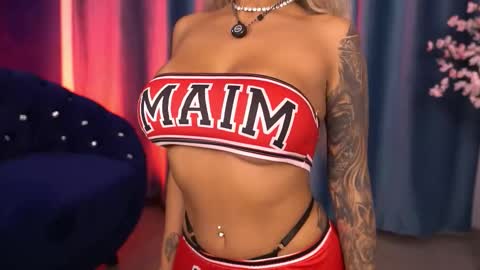 GoldenAmberX online show from November 22, 2025, 6:12 am