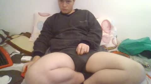 Snapshot of goldenboy207 chatting on December 18, 2025, 1:28 pm goldenboy207 online show from December 18, 2025, 1:28 pm