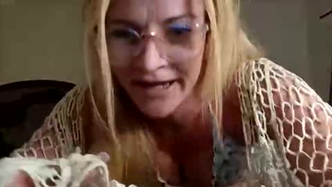 goldendoll1704 online show from June 10, 2026, 12:00 am