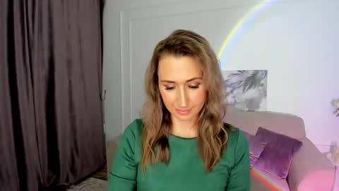 Olivia online show from November 19, 2025, 3:50 am