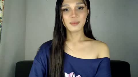Snapshot of goldenlily69 chatting on July 17, 2026, 5:25 am Lily is Gold online show from July 17, 2026, 5:25 am