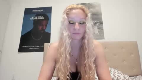 goldiethelight online show from December 4, 2025, 1:48 am