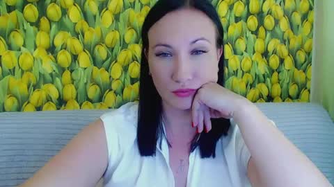 goldmoonn online show from July 2, 2026, 2:23 pm