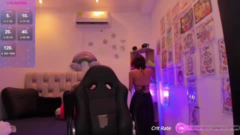 i am Jessi  I love animals and drawing I hope to get along with everyone. XOXO online show from January 27, 2025, 8:07 pm