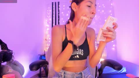 i am Jessi  I love animals and drawing I hope to get along with everyone. XOXO online show from March 28, 2026, 7:46 pm