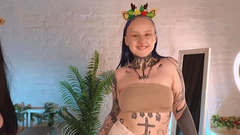 Snapshot of goth_babydoll chatting on January 3, 2025, 5:10 pm Benny online show from January 3, 2025, 5:10 pm