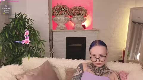 Snapshot of goth_babydoll chatting on March 5, 2025, 1:50 pm Benny online show from March 5, 2025, 1:50 pm