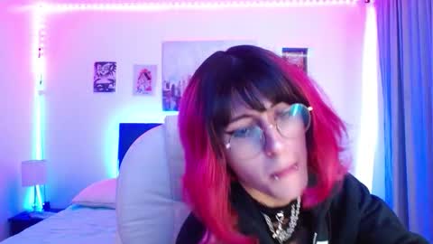 goth_minerva online show from December 5, 2025, 1:31 pm