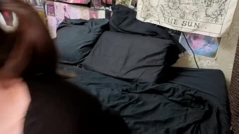 Amy online show from April 7, 2026, 7:47 pm