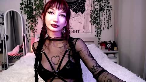 Snapshot of gothdesss chatting on January 16, 2025, 10:12 pm    online show from January 16, 2025, 10:12 pm