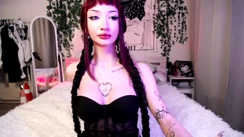 Snapshot of gothdesss chatting on January 24, 2025, 10:51 pm    online show from January 24, 2025, 10:51 pm
