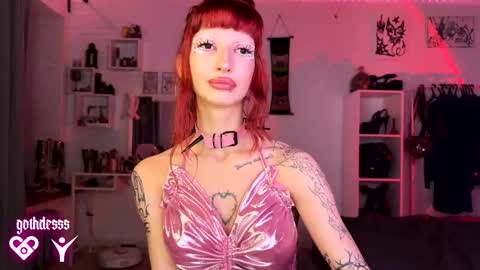 Snapshot of gothdesss chatting on October 12, 2025, 12:53 am    online show from October 12, 2025, 12:53 am