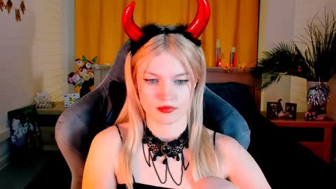Snapshot of graceglamour chatting on December 18, 2024, 11:45 am Grace Glamour online show from December 18, 2024, 11:45 am
