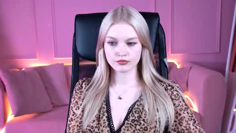 Grace Glamour online show from December 15, 2025, 1:15 pm