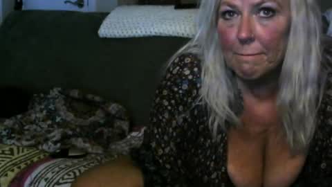 Snapshot of grannyisready61 chatting on October 5, 2025, 1:37 am Lisa online show from October 5, 2025, 1:37 am