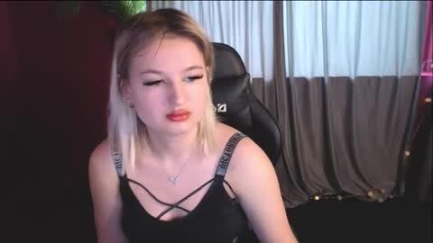 Snapshot of grase_neon chatting on February 15, 2026, 8:35 am grase_neon online show from February 15, 2026, 8:35 am