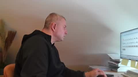 grau197077 online show from February 16, 2026, 9:38 am