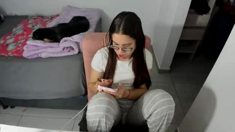 GreciaRuiz online show from April 12, 2026, 12:48 am