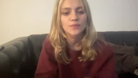Snapshot of greeneyeddream129 chatting on December 15, 2024, 6:07 am mila 3 online show from December 15, 2024, 6:07 am