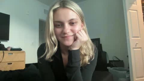 Snapshot of greeneyeddream129 chatting on December 31, 2024, 10:12 pm mila 3 online show from December 31, 2024, 10:12 pm