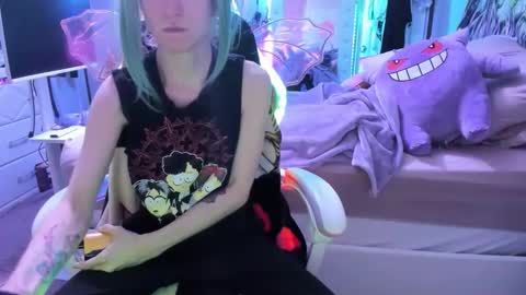 GreenEyedLovexo online show from April 22, 2026, 6:31 pm