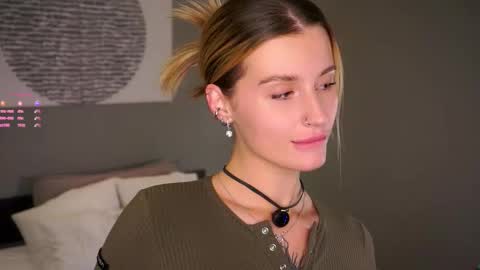 Kelly online show from November 25, 2025, 1:11 pm