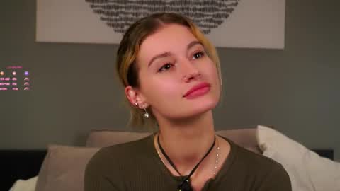 Kelly online show from December 2, 2025, 12:54 pm