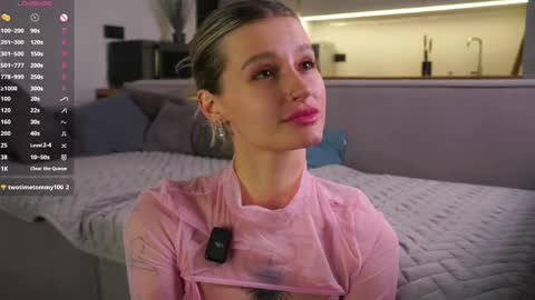 Kelly online show from April 19, 2026, 2:27 pm