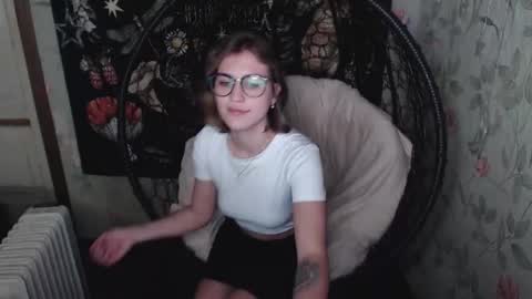 Lina online show from October 21, 2025, 9:43 am