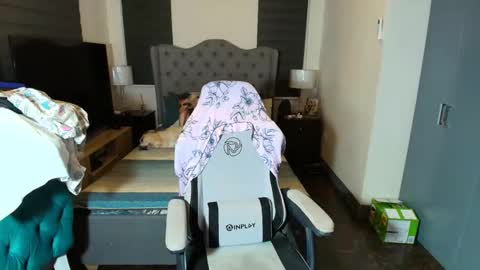 Snapshot of greta_v chatting on November 18, 2025, 10:09 am greta_v online show from November 18, 2025, 10:09 am