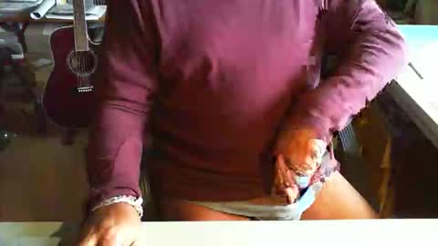 Snapshot of greyhounddog chatting on May 7, 2026, 11:04 am greyhounddog online show from May 7, 2026, 11:04 am