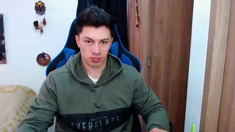 griego01 online show from December 13, 2024, 7:10 pm