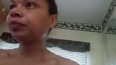 Snapshot of grippingwetpussy chatting on June 21, 2026, 7:05 pm grippingwetpussy online show from June 21, 2026, 7:05 pm