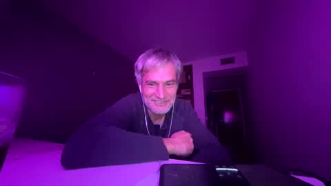 guardiannif_ online show from January 21, 2025, 9:57 pm