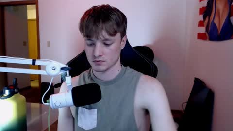 gucciboi4 online show from February 2, 2025, 3:54 am