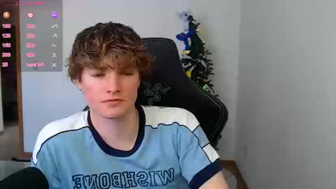 gucciboi4 online show from March 15, 2026, 4:02 pm