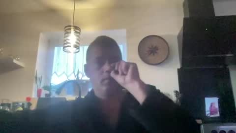 guil0 online show from October 5, 2025, 9:40 am